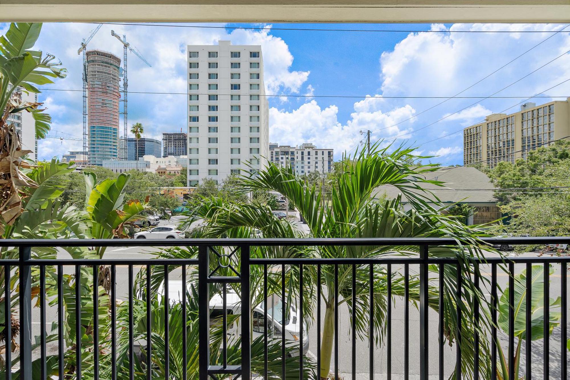 Retro Retreat In Dtsp - Explore The Downtown Area St. Petersburg Exterior photo