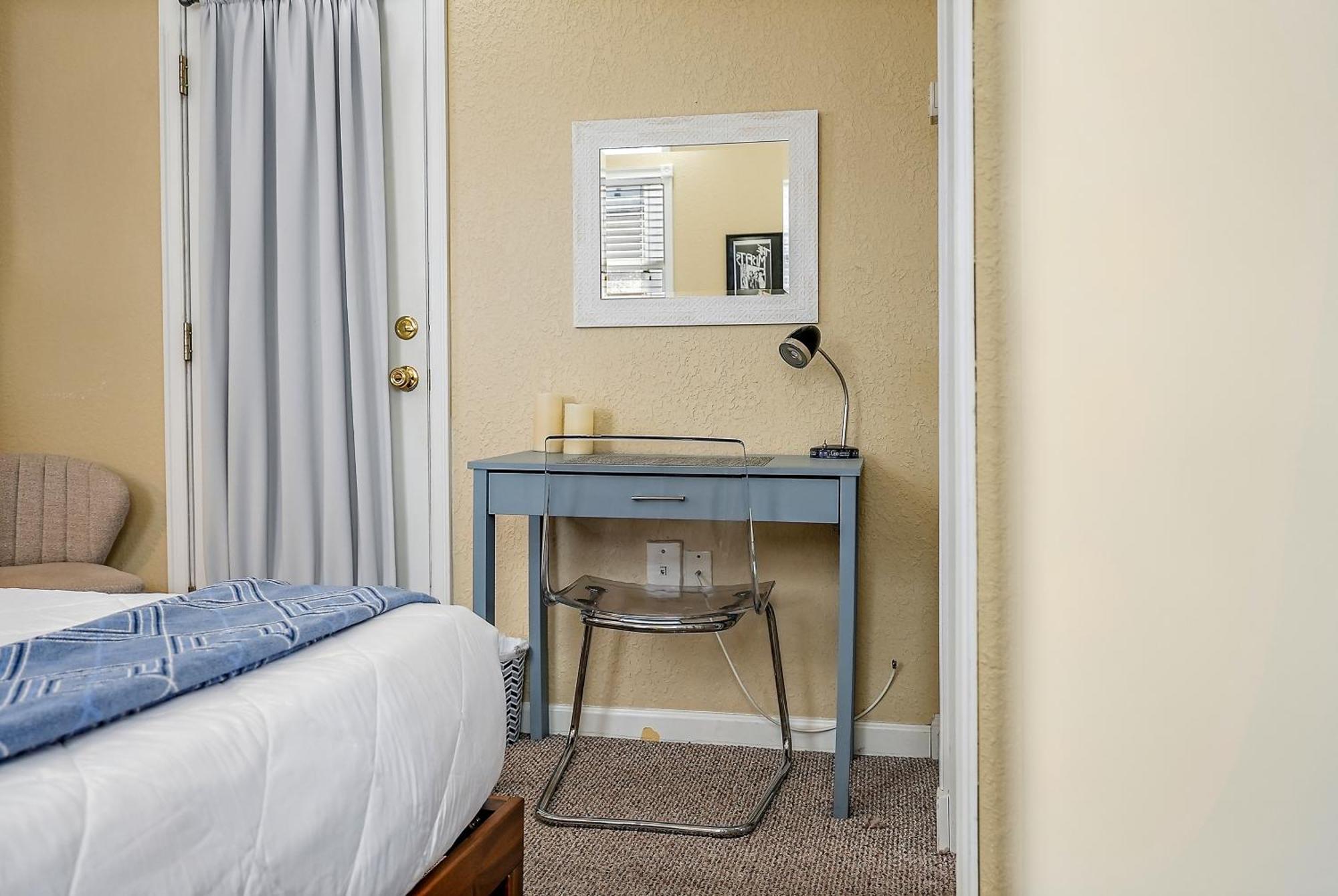 Retro Retreat In Dtsp - Explore The Downtown Area St. Petersburg Exterior photo