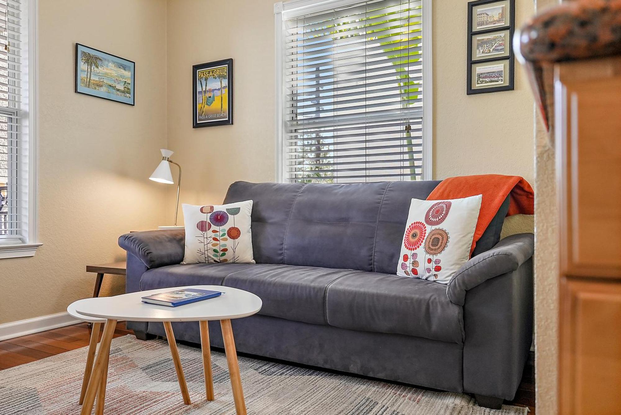 Retro Retreat In Dtsp - Explore The Downtown Area St. Petersburg Exterior photo