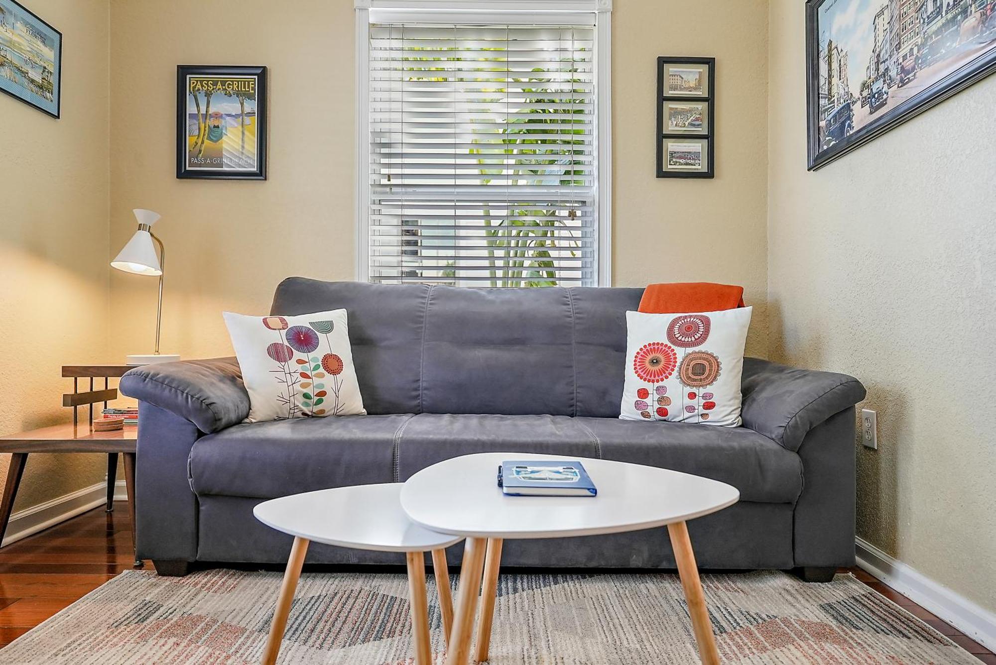 Retro Retreat In Dtsp - Explore The Downtown Area St. Petersburg Exterior photo