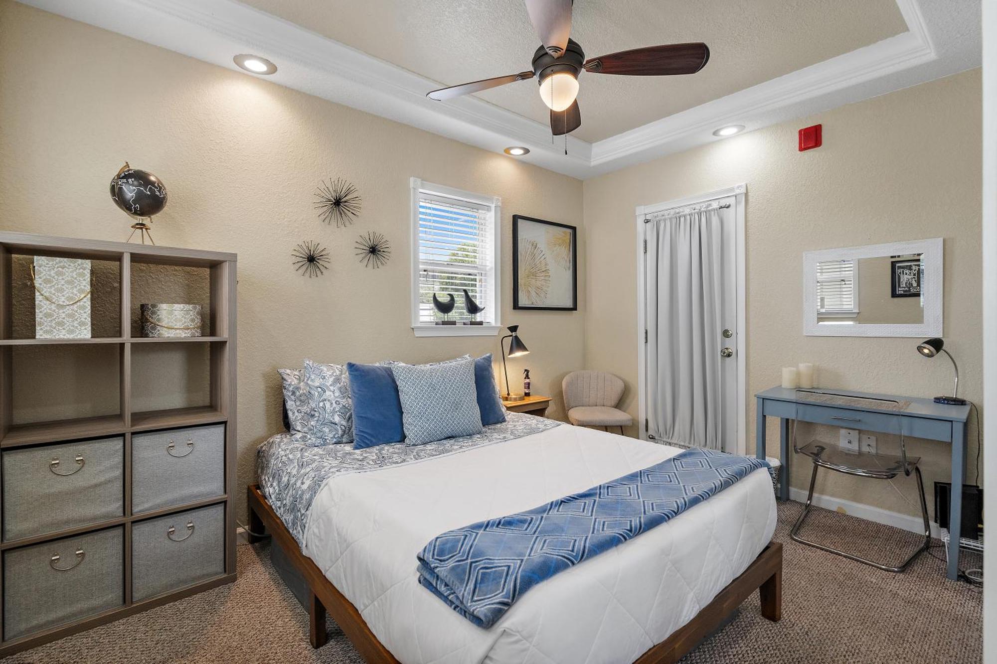 Retro Retreat In Dtsp - Explore The Downtown Area St. Petersburg Exterior photo